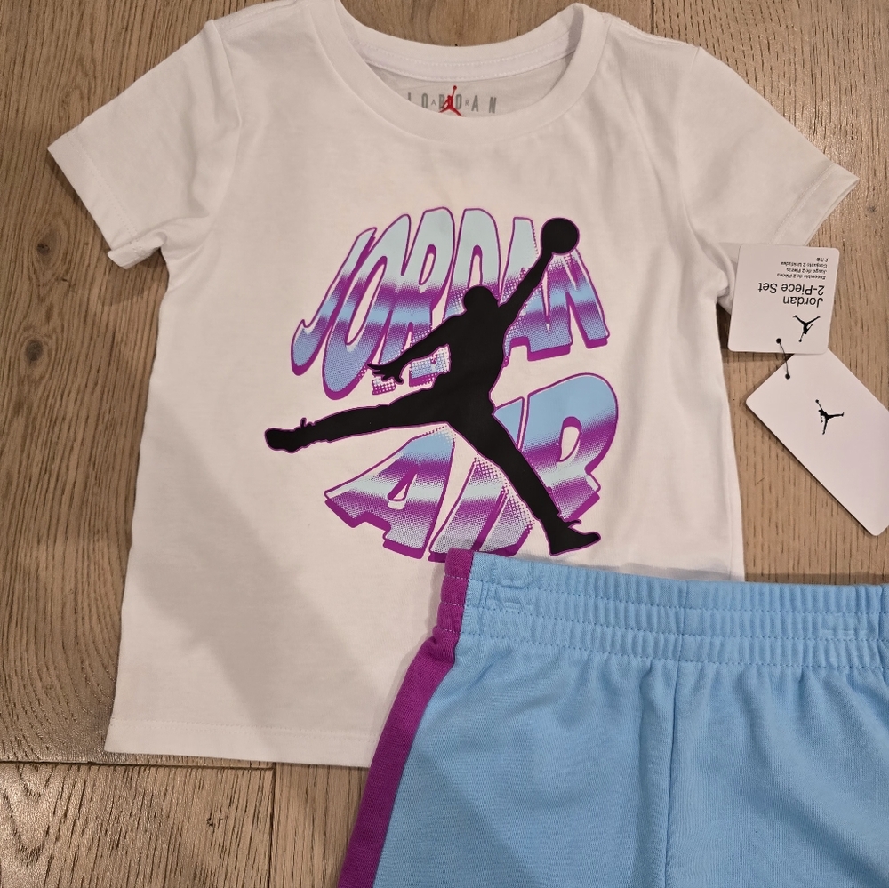 New Jordan Air Shorts Set 4T - Picture 3 of 4